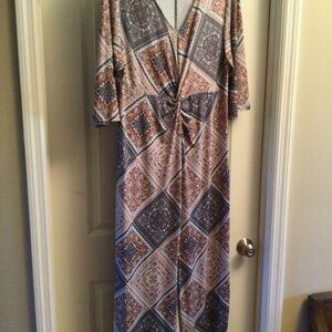 Maxi dress from Venus. Worn once for an evening event. Size L.